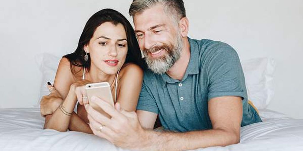couple using dating app
